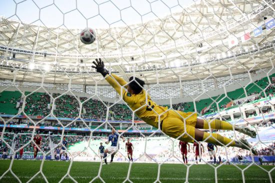 自己的球场 自己的球场