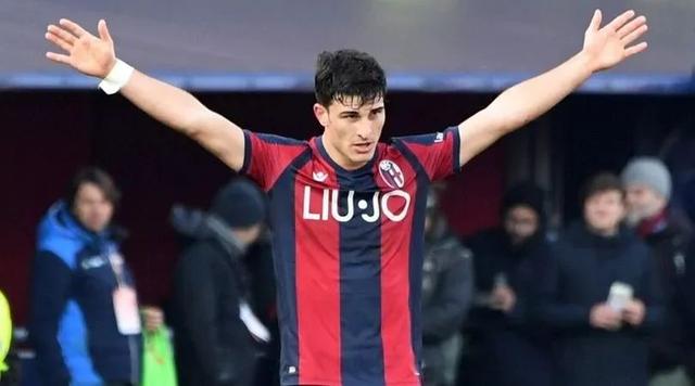 并且关注球 并且关注球