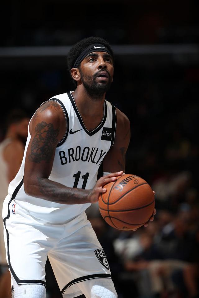 在湖边喝杯 在湖边喝杯